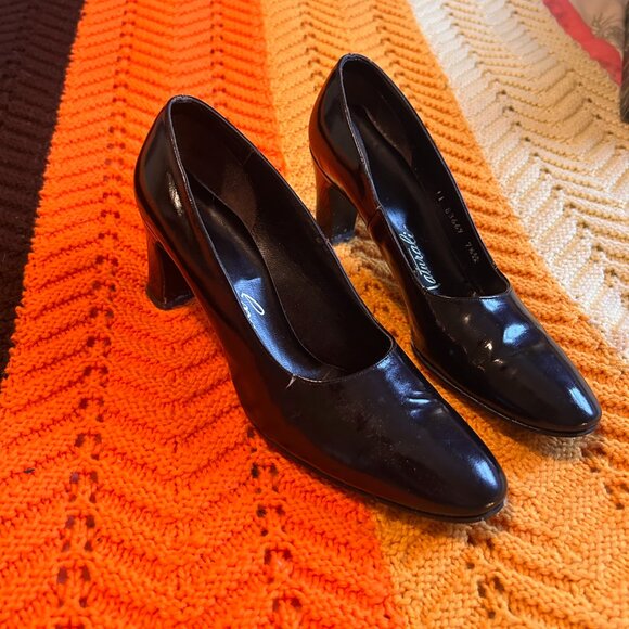 1960s Naturalizer black patent leather pumps with block heel! - Picture 8 of 12
